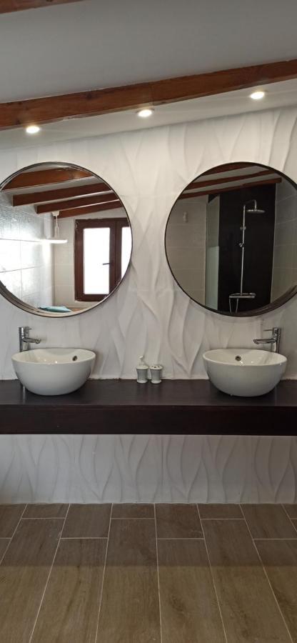 Beautiful Chalet With Wifi And Free Parking Arona  Ngoại thất bức ảnh